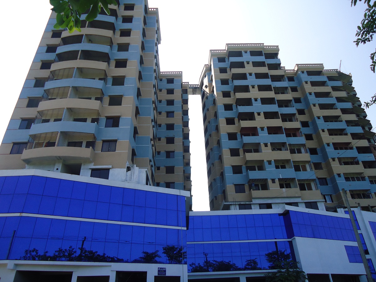 Apartments & Commercial Space